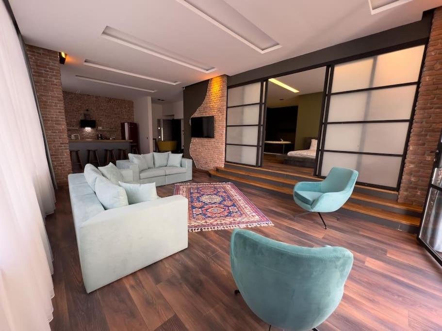 101- Garden, Jacuzzi, Spacious, Luxury House