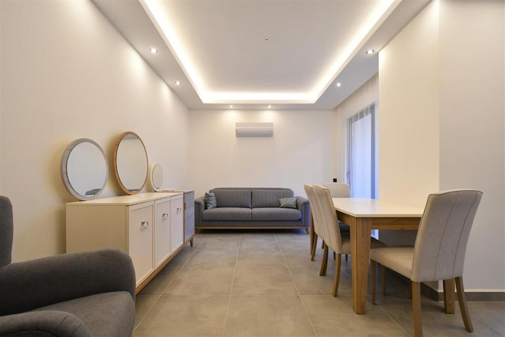 0009 Cozy 2-Room Apartment For Rent In The Heart Of Mahmutlar Close To The Sea