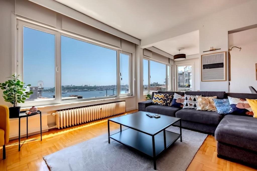 5-Bedroom Apartment with Sea View