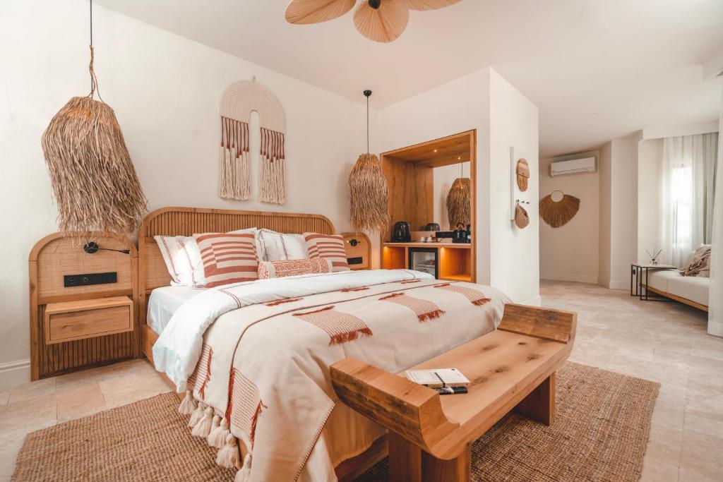 6 ROOMS BY AZUMARE