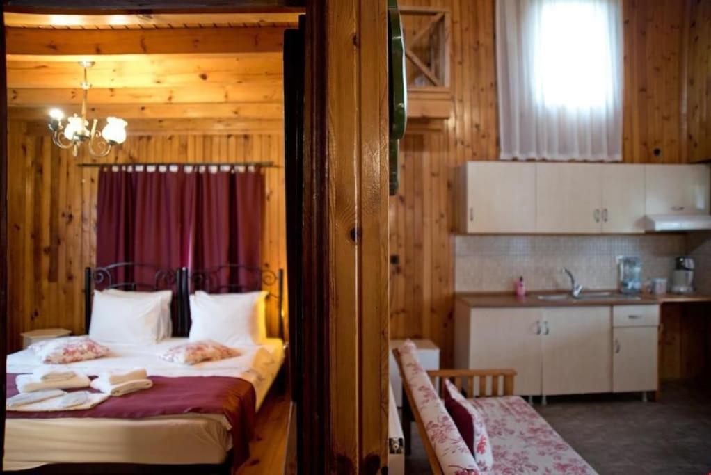 Agva Secret Yard Log Villa, On The River Bank!