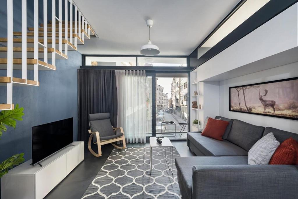 Brand New Central Modern Loft Smart Design! #144