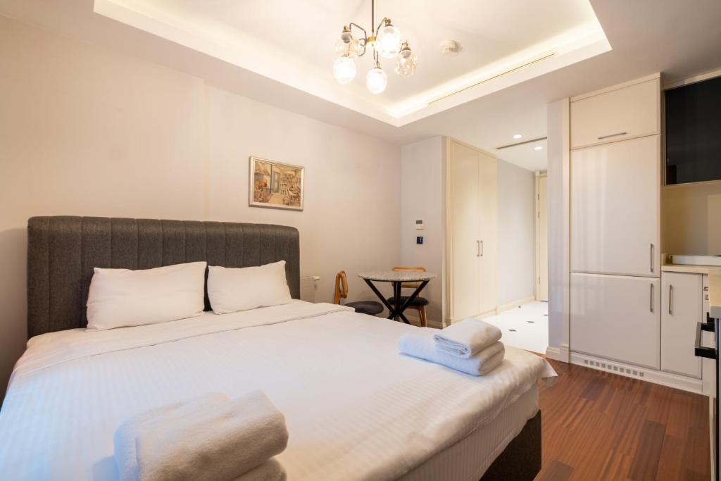 Luxury Apartments in Ofton Residence