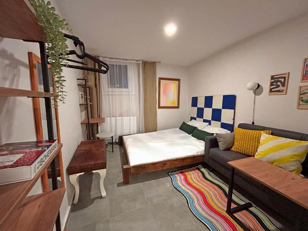 Central 5 Bedroom 5 Bathroom, Newly Renovated Villa at the heart of the city
