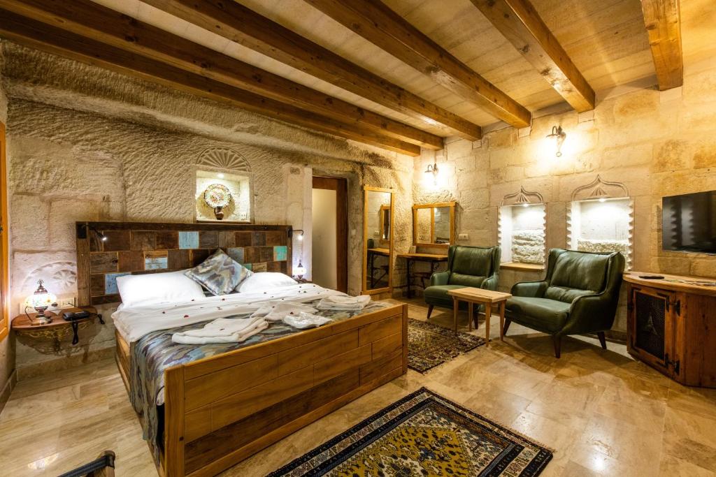 Charming Cave Hotel