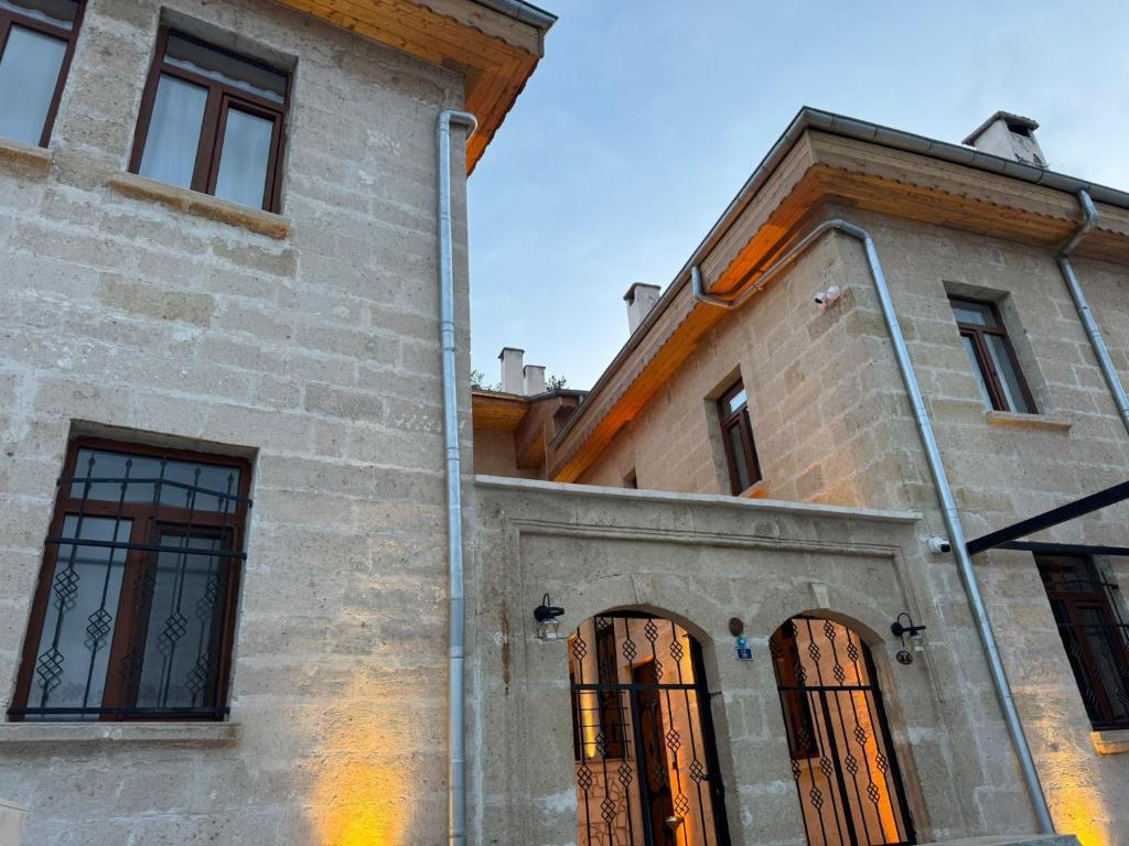 Colina Stone House