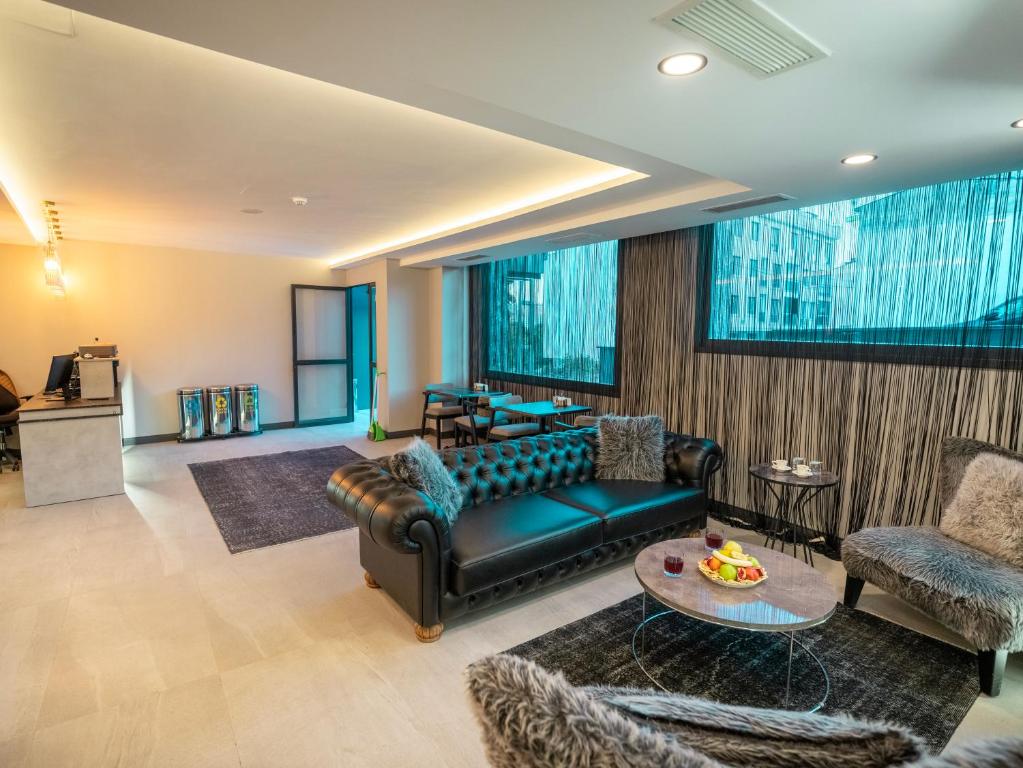 Comfort Point Three Hotel