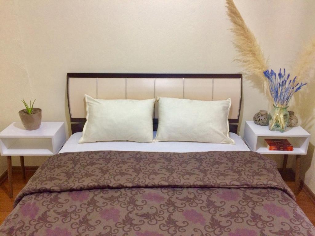 Comfy Flat 2 No Air Condition but has ceiling fans and central Heating