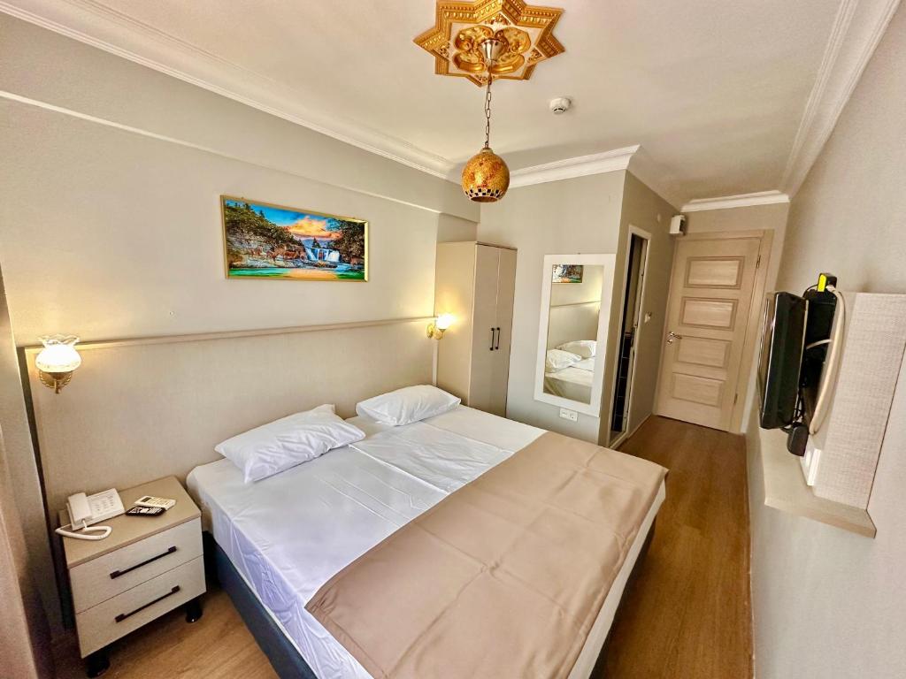 Crowned Exclusive Hotel