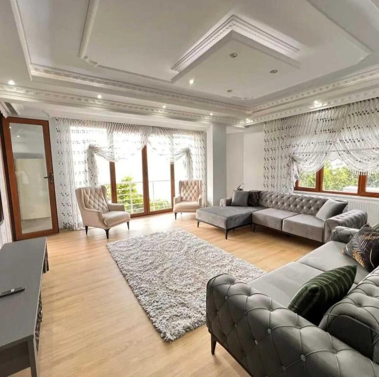 Seafront Apartment by the sea and with a beach and with big garden