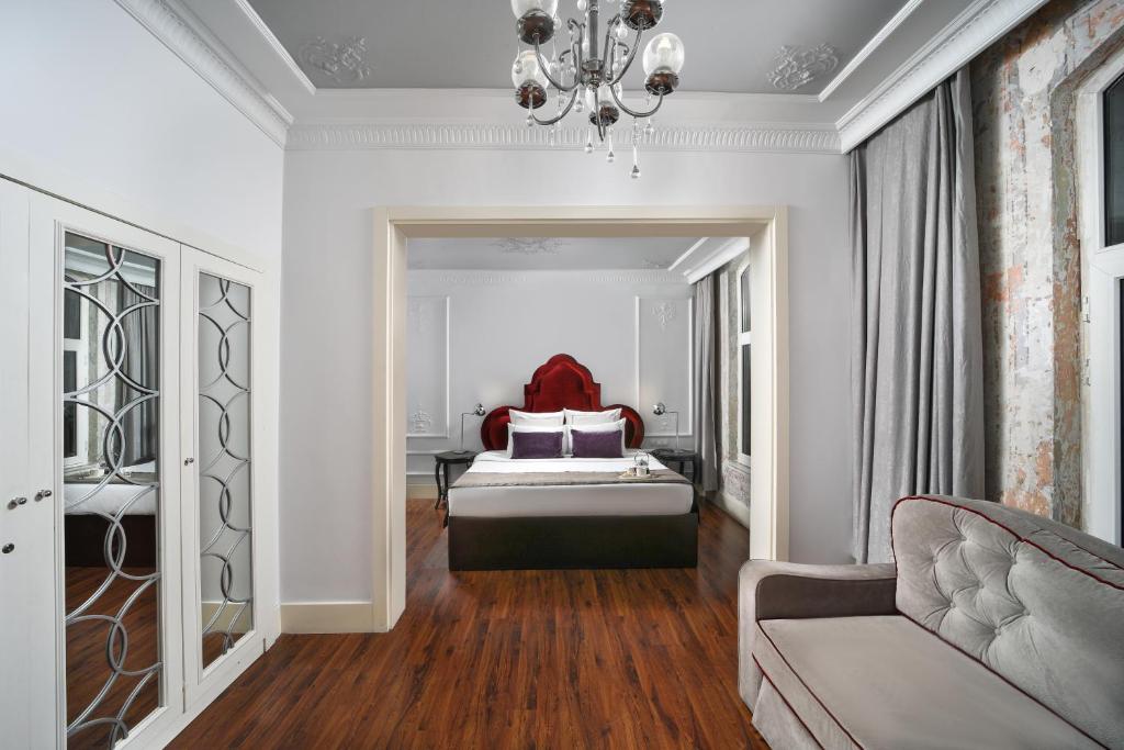 Meroddi Galata Flats