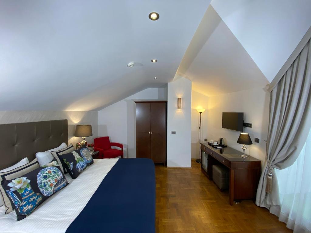 Four Doors Hotel