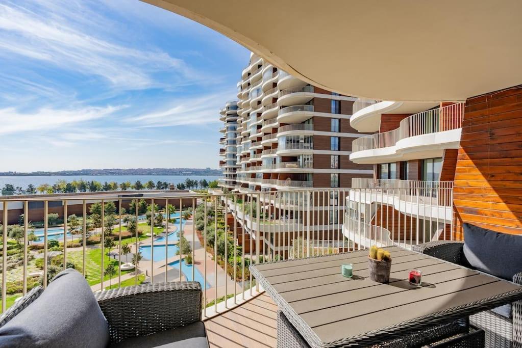 Golden Stones House Sea And Lake View