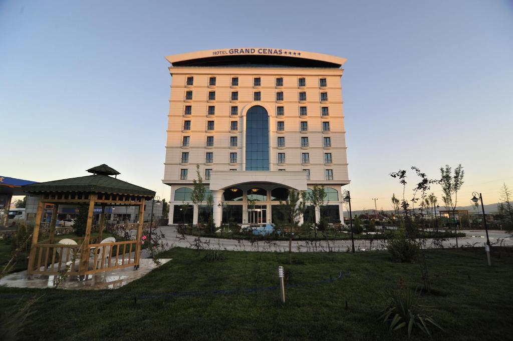 Grand Cenas Hotel