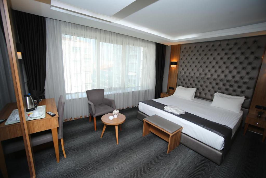 Grand Silay Hotel