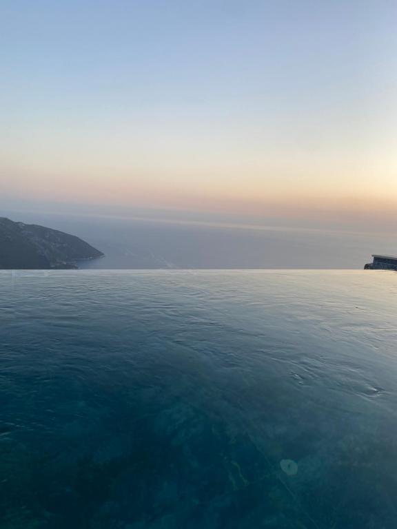 Infinity pool and panoramik view