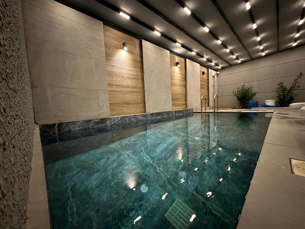 Kundu Villas Luxury Heated Pool