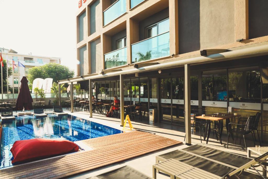 Laren Sea Side Hotel Spa
