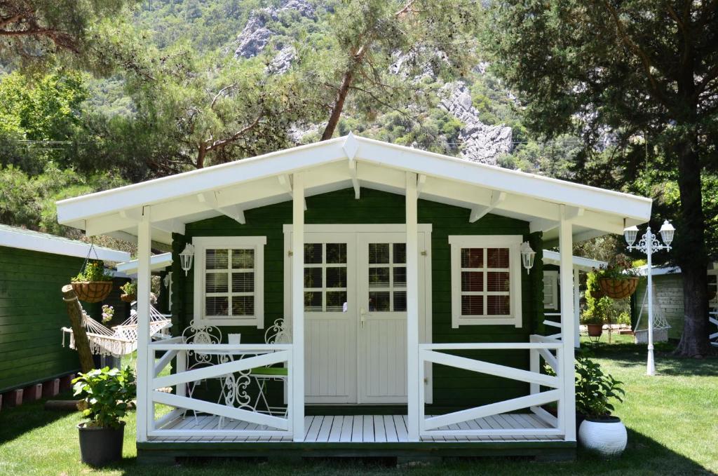 Lukkies Lodge Cirali