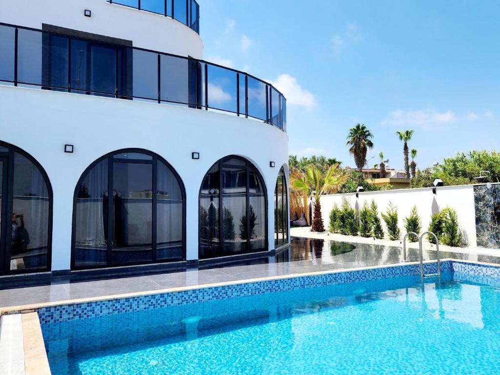 Luxury villa imperial