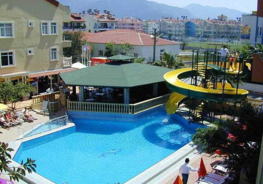 Maxwell Suites