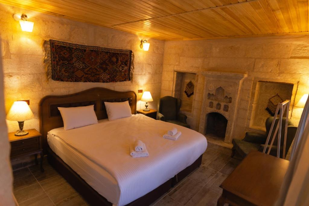 Memory Cave House