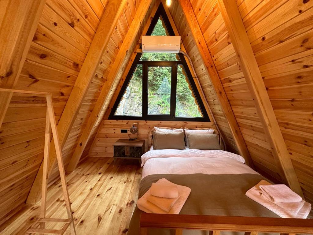 Mion suit bungalov