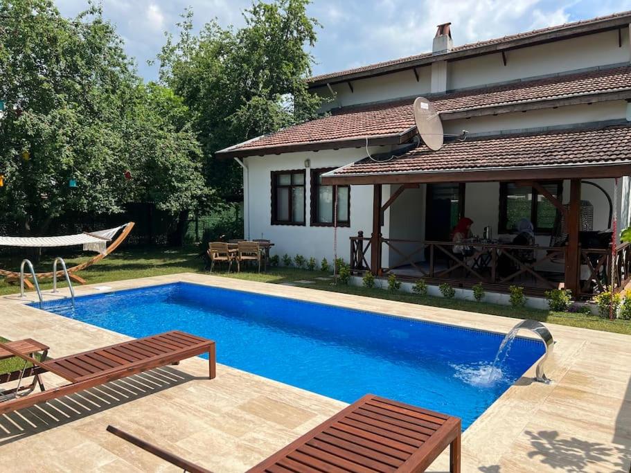 Müstakil Isıtmalı Havuzlu villa Zeyfat Home