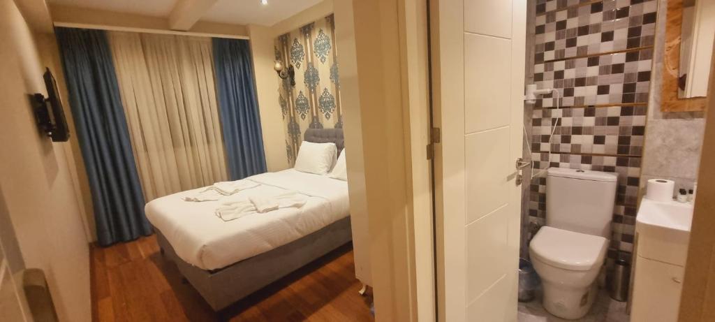 By Historial Hotel Due