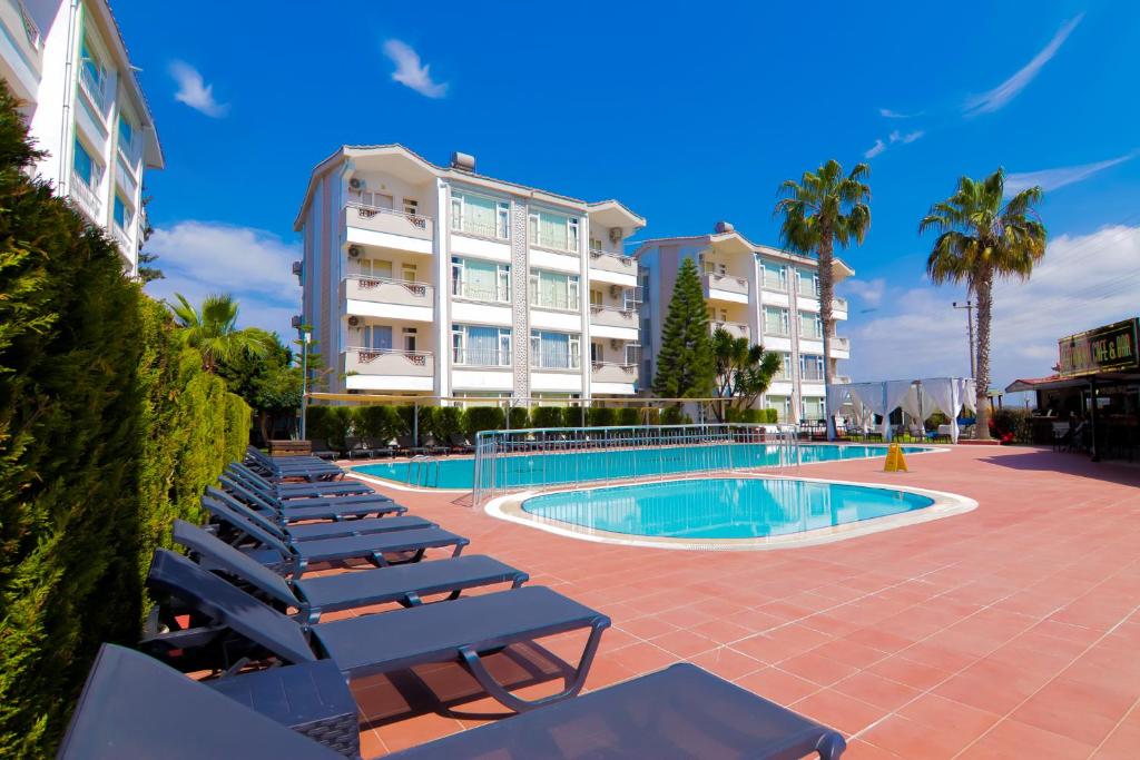 New Garden Hotel Side