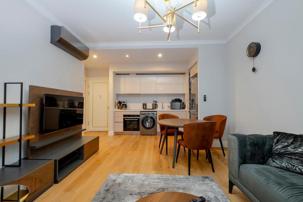 One-Bedroom Residence Apartment in Taksim