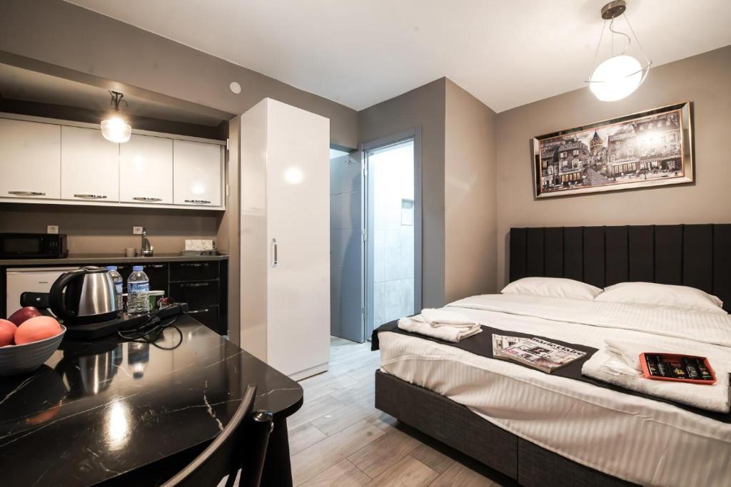 opera wall suite