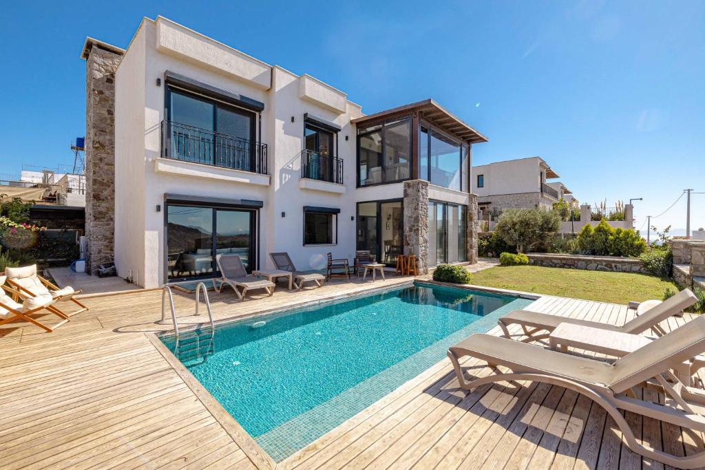 Elegant Villa Private Pool & Stunning Views