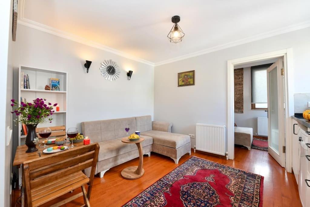 Taksim Private Terrace Close to Antique Store Galata Port Cihangir
