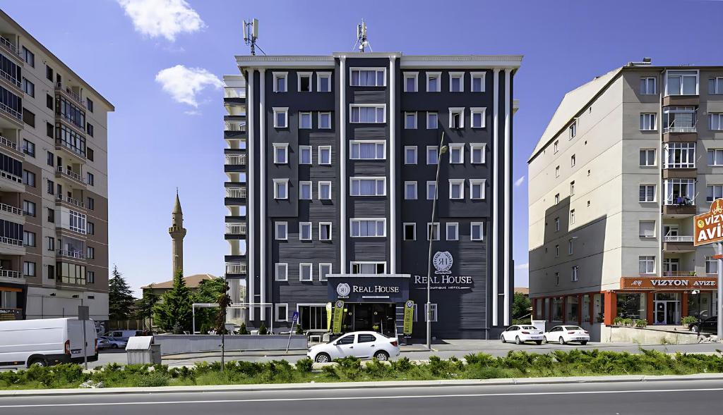 Real House Hotel
