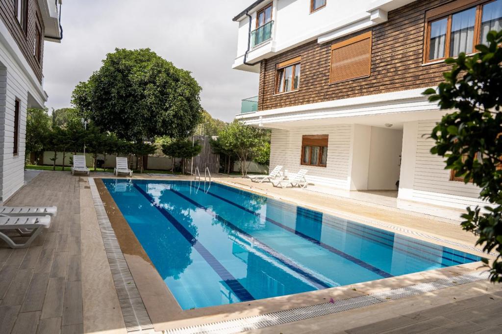Lara Breeze Homes
