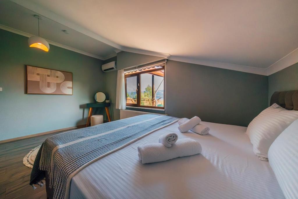 Sepetçi Lakehouse Heated Pool
