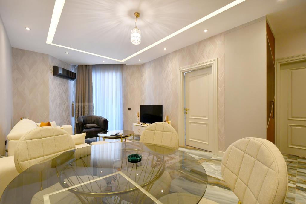 Serenity Royal Beach Luxury 1-Bedroom Apartment in Seafront Premium Complex in Oba, Alanya