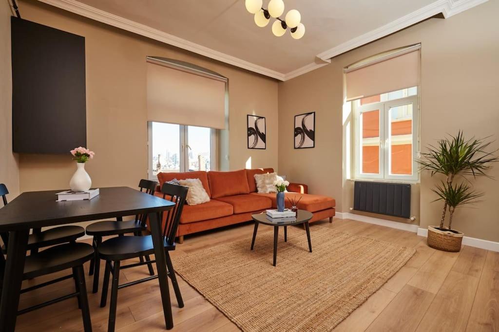 Spacious 3BR 2Bath AC in Center - Santur D9