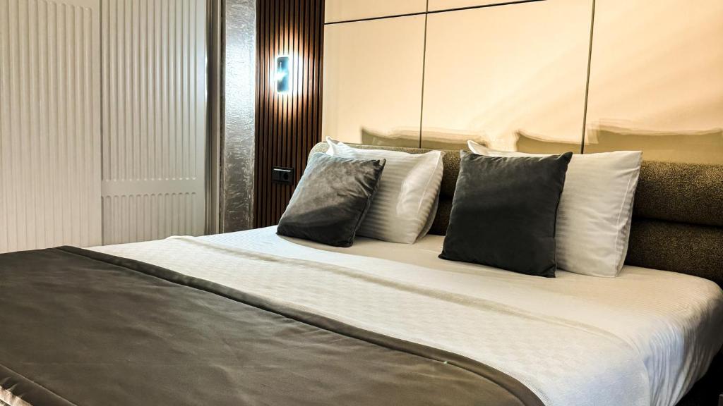 the Amara Hotel
