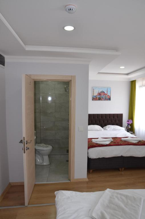 The Reina Hotel