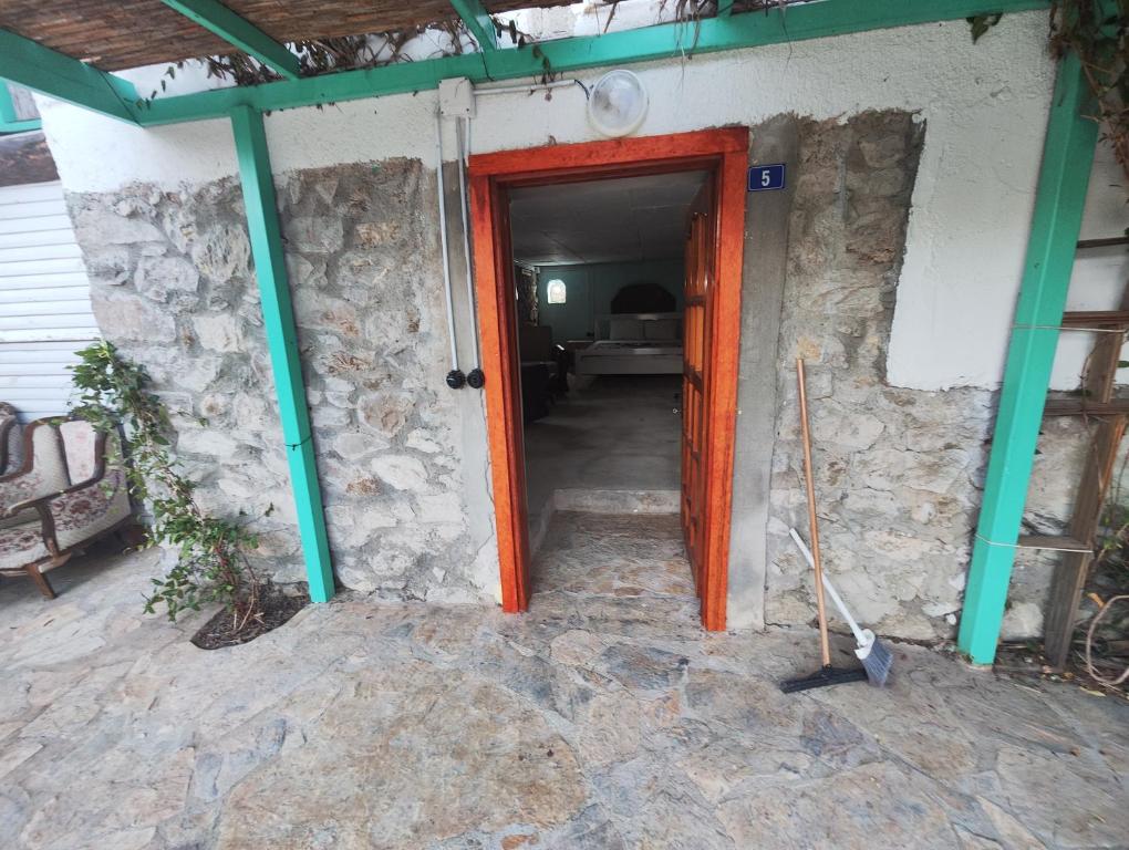 Togo iztuzu Stonehouse-1