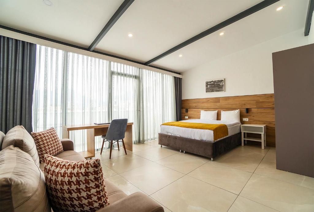 Tut Hotel