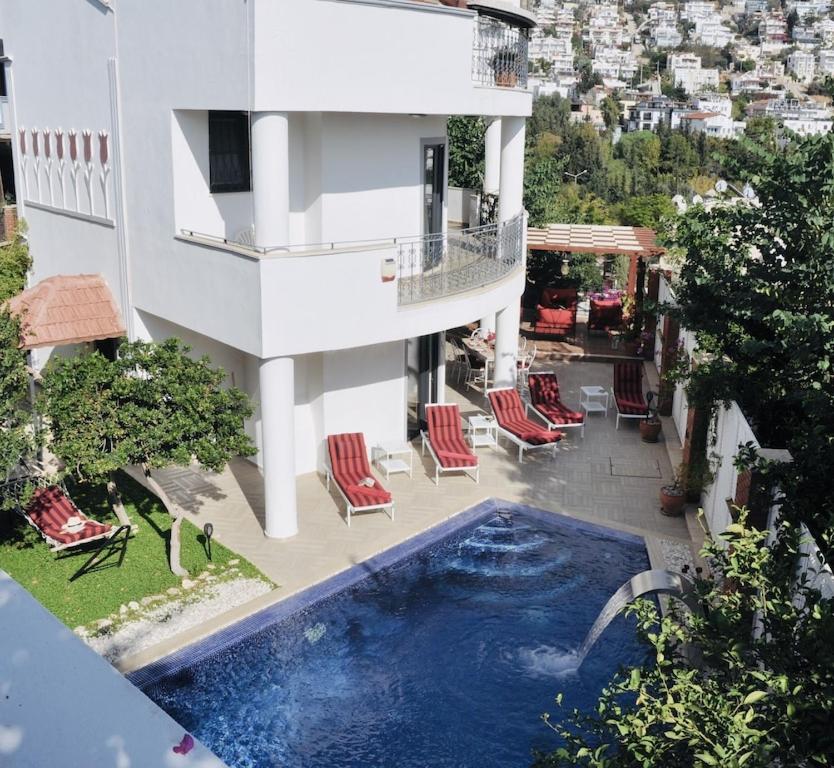 Villa Kirmizi Lale, Private Pool, Gardens, Very Close to Town - No Need for Taxi