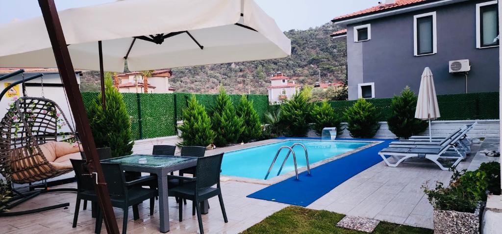 Villa nightblue