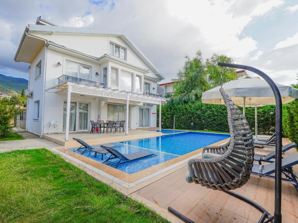 Villa Pelit - 4 Yatak Odalı Saunalı Havuzlu Villa