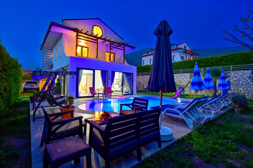 Lorenzo- 4 Bedroom Holiday Villa in Hisaronu