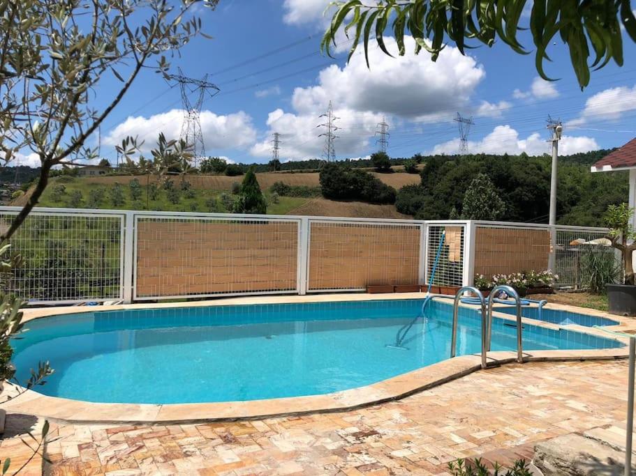 Villa with detached pool overlooking Sapanca lake