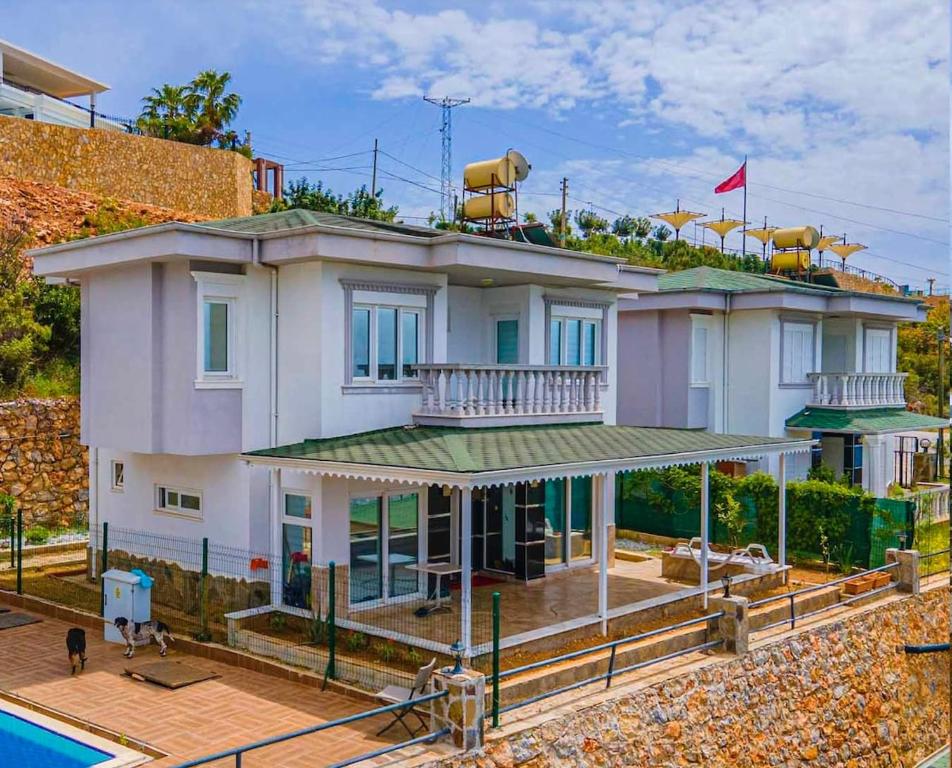 Villa with pool with view of Alanya