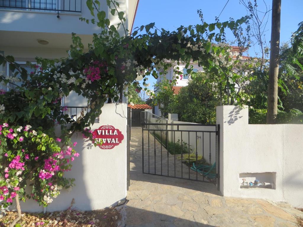 VillaSevval-Sleeps8-Pool-Bbq-Ac-NearTown